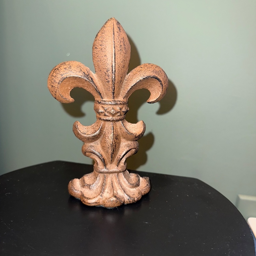 Fleur de Lis Cast Iron Decor or Doorstop - Picture 4 of 14